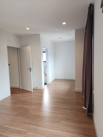 หมู่บ้านวีคอมพาวด์ ติวานนท์-รังสิต บ้านแฝด 2 ชั้น  - เนื้อที่ 38.8 ตร.ว. - พื้นที่ใช้สอย 167 ตร.ม.