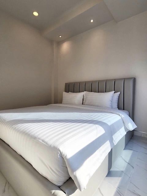 The Trendy Sukhumvit 13, spacious, safe, 15th floor, BTS Nana. ***Service for selling/renting houses, condos and giving advice. If interested, contact at any time***Interested in additional details or pictures or making an appointment to see the room?Contact EkachaiT. 089-799-5598Line ID: @auiauiaui001 (add @ in front)Room type: 2 bedrooms, 2 bathroomsSize 74 sq m., 15th floorNew, clean room, beautifully decorated, ready to move in.details-------------------------------------------------- ------------Rental price: 60,000 baht/month-------------------------------------------------- ------------* Complete electrical appliances- Air conditioning- fridge- TV- washing machine-------------------------------------------------- ------------*Facilities worth using- swimming pool– Fitness– Sauna– CCTV project-------------------------------------------------- ------------*Nearby important places (Based on information from Google Map)1. Central Chidlom Department Store2. Terminal 21 departme