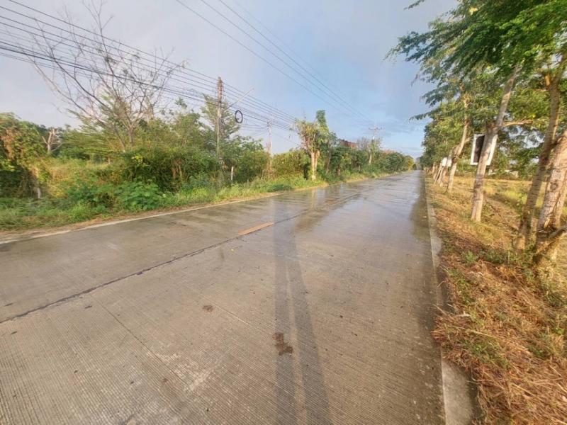 M25772ขายที่ดินเปล่า ถนนย่าพาย บวกค้าง สันกำแพง เชียงใหม่ รายละเอียดเนื้อที่ 1ไร่ 1 งาน 93.8 ตารางวาติดถนนย่าพาย เหมาะทำโครงการบ้านจัดสรรที่ดินหันไปทางทิศเหนือผังเมืองสีเขียวค่าโอนคนละครึ่ง สถานที่ใกล้เคียงวัดย่าพายโรงเรียนบ้านร้อยพร้อม ******ราคา 4,156,600 บาท ****** สนใจสามารถนัดชมสถานที่ได้ พร้อมติดต่อสินเชื่อฟรีติดต่อ ฉัตรยา(ยาย่า) 085-509-9011Line id :yayazzzz หรือกด https://line.me/ti/p/wPxPHPtk2WWhatsApp +668550