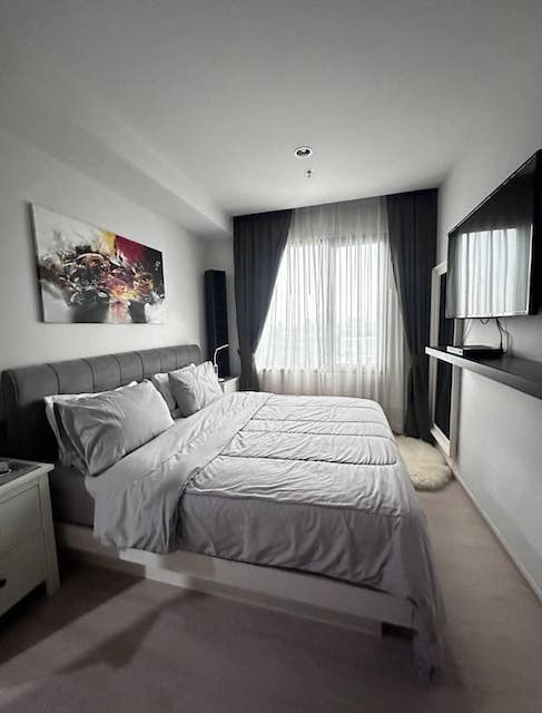 The Gallery Sukhumvit 107, nice and convenient, 14th floor, BTS Bearing.***Service for selling/renting houses, condos and giving advice. If interested, contact at any time***Interested in additional details or pictures or to make an appointment to see the room, contact Ekachai (Aui).T. 089-799-5598Line ID: @auiauiaui001 (add @ in front)-------------------------------------------------- ------------Room type: 1 bedroom, 1 bathroomSize 35 sq m., 14th floorClean room, beautifully decorated, ready to move in.details-------------------------------------------------- ------------Selling price: 2.2 million baht-------------------------------------------------- ------------*Facilities worth using– Swimming pool (Infinity Edge style on the rooftop)– Fitness (Sky Lounge Fitness)– Gardens (sky garden, ozone garden)- library– Others (5 floors of indoor parking, BBQ area, green area on the 1st floor, rooftop cabana)-------------------------------------------------- ------------*Nearby impor