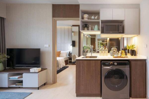 ขายดาวน์ ขายด่วน !!190,000 บาท Nue Cross Khu Khot Station 26.85 ตรม. คอนโด Low Rise ติดถนนลำลูกกา ใกล้รถไฟฟ้าสายสีเขียว สถานีคูคต 120 เมตร จาก Nobleถูกกว่านี้ไม่มีอีกแล้ว !!!ห้องชุดเลขที่ C1A29 ตึก C ชั้น 1 ขนาด 26.85 ตารางเมตรวิวสวน ห้องหันหน้าทิศเหนือ ระเบียงทิศใต้ห้องมุมวิวสวน โครงการไม่มีแล้วแล้วFully Furnished แต่งตามมาตรฐานโครงการ เตียง ตู้เสื้อผ้า ชั้นวาง TV ชั้นวางของ โต๊ะกินข้าวพร้อมเก้าอี้ โซฟา เคาน์เตอ