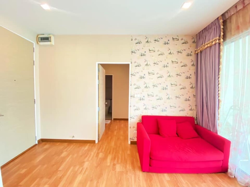 BS753 ขายด่วน ขายถูกห้องชุด คอนโด เดอะ โคสต์ แบงค็อก สุขุมวิท-บางนา The Coast Bangkok ใกล้ BTS บางนาราคาพิเศษ 3,850,000บาทสี่แยกบางนา ติดสถานีรถไฟ Bts บางนา ตึก A ชั้น18 เนื้อที่ 44.5ตรม. หนึ่งห้องนอน หนึ่งห้องโถง หนึ่งห้องน้ำขายรวมเฟอร์นิเจอร์ทุกอย่าง ตึกสูง 39 ชั้นที่ตั้ง  ถนนสุขุมวิท เขตบางนา กทม. ตรงข้ามศูนย์นิทรรศการและการประชุมไบเทค (BITEC บางนา)Agent Postcontact : คุณบัว Bua Agent 0936464597, 0826914598Line : Bua093https://line.me/ti/p/VLsrAErtoXP