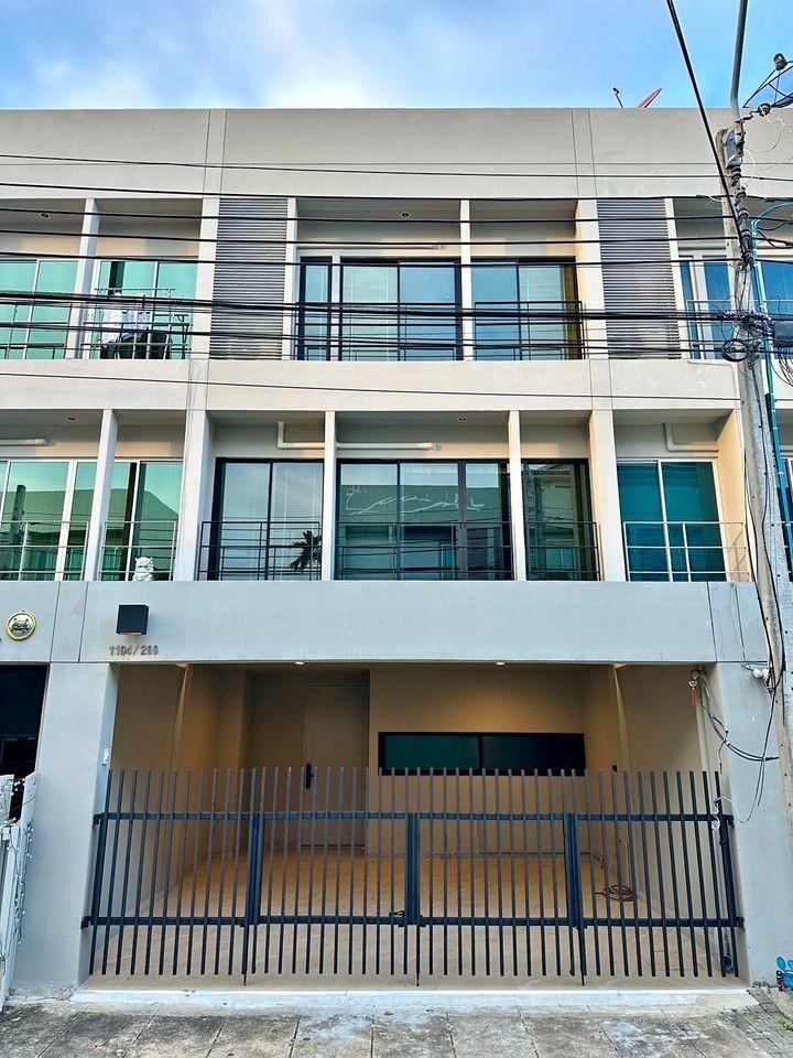 BH2594 ให้เช่าทาวน์โฮม 3ชั้น หมู่บ้านNoble Cube พัฒนาการ ติดถนนพัฒนาการ  
