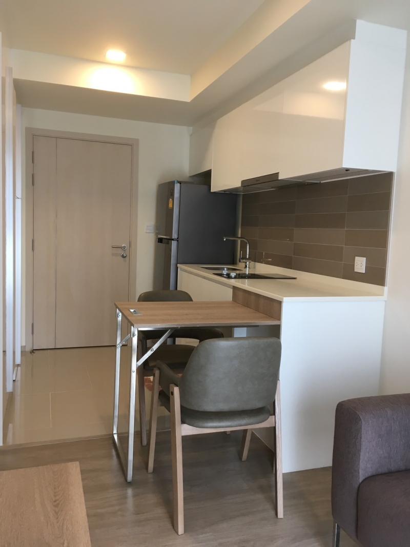 BH2383 ให้เช่า-ขาย Condo - Maestro03 มาเอสโตร 03 รัชดา-พระราม 9 1ห้องนอน, 1ห้องน้ำ ใกล้MRT พระราม 9, MRT ศูนย์วัฒนธรรม, แอร์พอร์ตลิงก์มักกะสันติดต่อ : คุณบัว 荷花 Bua Agent 0936464597, 0826914598Line : Bua093ค่าเช่า 16,000.- / เดือนขาย 4.5 ล้านบาทBH2383 Maestro03650 เมตร ถึง MRT พระรามเก้า, มีรถบริการรับ-ส่ง ไปที่ MRT1ห้องนอน 1ห้องน้ำ 29 ตร.ม ชั้น 8 ตึกมีทั่งหมด8ชั้นแอร์ 2 ตัว TV, ตู้เย็น ไมโครเวฟ เตาไฟฟ้า เครื่องทำน้ำอุ่น เครื่องซักผ้าสามารถเลี้ยงสัต