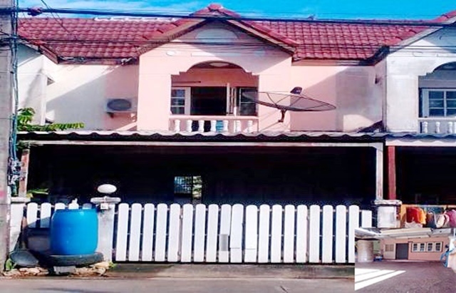 สะอาด เงียบสงบ 22ตรว.ลำลูกกาคลอง10 ให้เช่าทาวน์เฮ้าส์ 2 ชั้น 142ตรม. 5,499B-M 2นอน 2น้ำ 2จอดรถ 1แอร์ ตลาดสด ลำไทร Lumlooka townhouse for rent 2 floors clean quiet 22sq.wa. 142sq.m. 5,499B-M 2bed 2bath 2parking 1A/C. Fresh Market LamSai ซ.ลำลูกกา191-215 ถ.ลำลูกกา บึงทองหลาง ลำลูกกา ปทุมธานี 12150- เหมาะกับครอบครัวเล็กๆ รักความสะอาดและอยู่แบบเงียบๆ- ภายในบ้านด้านหน้ามีโรงจอดรถสามารถจอดในร่มได้อีก- พื้นที่ใช้สอย หน้าบ้าน หลังบ้านสามารถปลูกต้นไม้ พืชสวนครัวไ