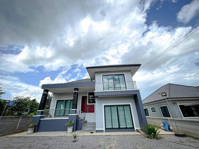 ขายบ้านเดี่ยวสร้างใหม่ พร้อมที่ดิน อำเภอเมืองเชียงราย จังหวัดเชียงราย#รายละเอียดและที่ตั้งทรัพย์-บ้านเดี่ยวสร้างใหม่ พร้อมที่ดินขนาด 100 ตารางวา พื้นที่ใช้สอย 160 ตารางเมตร จำนวน 3 ห้องนอน 3 ห้องน้ำ-ตั้งอยู่ติดกับสถานีวิทยุ ปันเกยเรดิโอ บ้านหนองด่าน ตำบลรอบเวียง อำเภอเมืองเชียงราย จังหวัดเชียงราย#สามารถเข้าออกได้หลายทาง-เข้าทางหัวฝายซอย 6-เข้าทางวัดใหม่ห