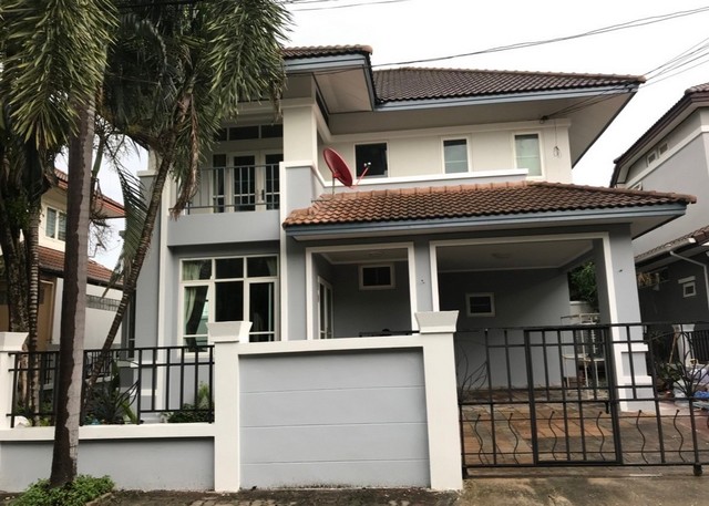 RHT1429ให้เช่าบ้านเดี่ยว โครงการบ้านฟ้ากรีนปาร์ค ลาดพร้าว 101 ใกล้เดอะมอลลบางกะปิเนื้อที่  60 ตารางวา 3ห้องนอน 2ห้องน้ำ แอร์4 ตัว ที่จอดรถ2 คัน  สนใจติดต่อคุณเจี๊ยบ 092-851-6969Line:keti2522ราคาเช่า 32,000 บาท/เดือน ซอย ลาดพร้าว 101 แขวงคลองจั่น เขตบางกะปิ กรุงเทพมหานคร 10240สิ่งอำนวยความสะดวกครบครัน ระบบรักษาความปลอดภัยตลอด 24 ชั่วโมงใกล้เคียงกับสถานที่สำคัญ อาทิ โรงพยาบาลลาดพร้าว และมหาว