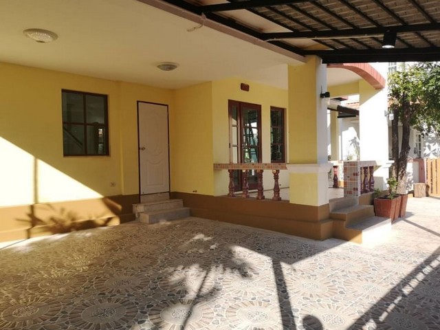 รหัสทรัพย์  4992บ้านเดี่ยว นนทรี 4 พระราม5-นครอินทร์ รีโนเวทใหม่ สภาพดี พร้อมอยู่ ใกล้ MRT สายสีม่วง สถานีแยกติวานนท์ที่ตั้ง : ถนน บางกรวย-กรุงนนท์ ตำบล มหาสวัสดิ์ อำเภอบางกรวย นนทบุรี 11130รายละเอียดทรัพย์ - โครงการ พัฒนาโดย นนทรี- บ้านเดี่ยว 2 ชั้น, ขนาดพื้นที่ 52.6 ตารางวา, พื้นที่ใช้สอย 190 ตารางเมตร- ค่าส่วนกลาง ปีละ 12,624 บาท- หน้าบ้านหันทางทิศใต้ วิวหน้าบ้านเป็นสวนสาธารณะขอ