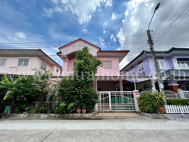 รหัสทรัพย์  4895บ้านแฝด บ้านบุรีรมย์ รามอินทรา - คู้บอน 41ที่ตั้ง : ซ.เบญจมาศ12 ถ.คู้บอน แขวงสามวาตะวันตก เขตคลองสามวา กรุงเทพฯ 10150รายละเอียดทรัพย์- บ้านแฝด 2 ชั้น (สไตล์บ้านเดี่ยว), ขนาดเนื้อที่ 36.4 ตร.ว, พื้นที่ใช้สอย 110 ตร.ม- 3 ห้องนอน, 2 ห้องน้ำ, 1 ห้องนั่งเล่น, 1 ห้องครัว พร้อมเคาน์เตอร์, จอดรถได้ 1 คัน- พื้นบนกระเบื้องพร้อมปูพรม, พื้นล่างกระเบื้อง- หน้าบ้านหันทิศเหนือ- พัฒนาโคร