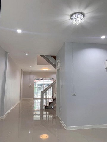 ขาย ทาวน์เฮ้าส์ บุศรินทร์ บางบัวทอง รีโนเวท สวย ทำเลดี ตกแต่งพร้อมอยู่ เดินทางสะดวก ใกล้เซ็นทรัลเวสต์เกต และรถไฟฟ้าสายสีม่วง