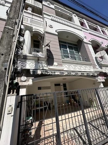 [B817]ให้เช่า 22k ทาวน์โฮม 3 ชั้น บ้านกลางเมือง ลาดพร้าว-โยธินพัฒนา ประดิษฐมนูธรรม29 ใกล้ถนนใหญ่ประดิษฐ์มนูธรรม ติดทางด่วน ใกล้เซ็นทรัลอีสวิวล์ และคริสตัล ปาร์ค ทาวน์โฮม 3 ชั้น 21 ตร.วา  พื้นที่ใช้สอย 160 ตร.ม 2 ที่จอดรถ 3 ห้องนอน 4 ห้องน้ำ 1 โถงรับแขก 1 ห้องนั่งเล่น (ชั้นลอย) เฟอร์นิเจอร์บ้างส่วน22,000.-/ เดือน สัญญาขั้นต่ำ 1 ปี ค่าประกัน 2 เดือน ค่าเช่าล่วงหน้า 1 เดือนTEL: 095-940-6781 LINE: @500lkyco https://lin.e