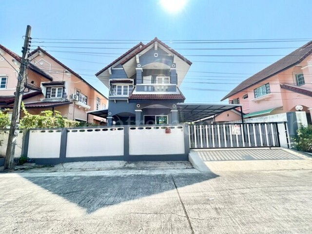 รหัสทรัพย์ : 4896บ้านเดี่ยว หมู่บ้าน สุภาวัลย์ หนามแดง - เทพารักษ์ สมุทรปราการที่ตั้ง : ถนนเทพารักษ์ ซอย66 ตำบลบางเมือง อำเภอเมืองสมุทรปราการ สมุทรปราการรายละเอียดทรัพย์ :- เนื้อที่ 62 ตร.ว เนื้อที่ใช้สอย 204 ตร.ม- หน้าบ้านหันทิศเหนือ - 4 ห้องนอน 2 ห้องน้ำ - 1 ห้องนั้งเล่น 1 ห้องรับแขก - 1 ห้องครัว พร้อมใช้งาน- พื้นบนกระเบื้อง พื้นล่างกระเบื้อง- ต่อหลังคาสำหรับจอดรถ- จอดรถได้ 2 ค