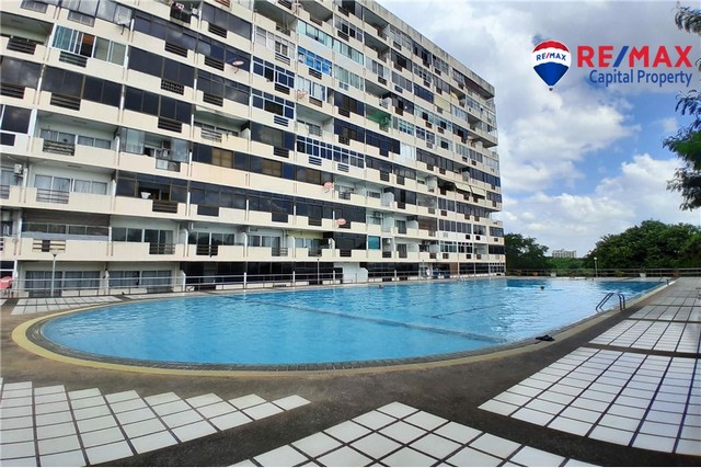 คอนโดสำหรับตกแต่งมีกำไรงาม บอกเลยว่าห้องกว้างมาก ทำเลใกล้ถนนสุขุมวิท เดินทางสะดวก ใกล้หาดพัทยา และห้างสรรพสินค้าเซ็นทรัลเฟสติวัลบีชไม่ถึง 5 นาที ถึงแม้จะซื้อห้องสตูดิโอก็กว้างขวางมากไม่เหมาะกับการพัก 1-2 คนมันใหญ่และสะอาดมาก ราคานี้เหมาะสำหรับการลงทุนคุณสมบัติที่สำคัญ:✅ 1 ห้องนอน + 1 ห้องน้ำ,✅ 38 ตร.ม.✅ ชั้น 8 วิวดีมาก ตึก C✅ เฟอร์นิเจอร์ครบ,✅กรรมสิทธิ์ของคน