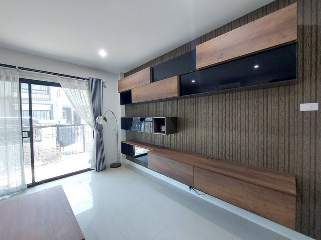 ขาย บ้านเดี่ยว เดอะคอมพลีท ศรีราชา ราคาขาย 6.65 ล้านบาท ขนาด 50 ตร.ว. แบบ 3 ห้องนอน 3 ห้องน้ำ