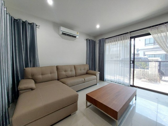 ขาย บ้านเดี่ยว เดอะคอมพลีท ศรีราชา ราคาขาย 6.65 ล้านบาท ขนาด 50 ตร.ว. แบบ 3 ห้องนอน 3 ห้องน้ำ