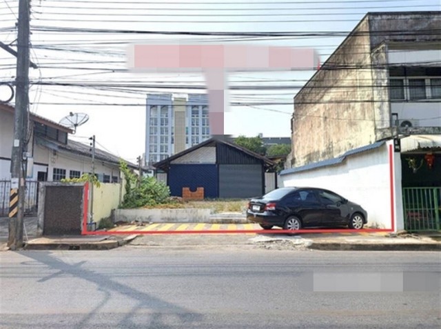 รายละเอียดเพิ่มเติมCode ID : PKK02-15656ราคาขาย       7,422,000 บาท- ขนาดพื้นที่ :   90.50 ตร.ว - พื้นที่ใช้สอย :    160 ตร.ม- จำนวนห้อง :   - ห้องนอน - ห้องน้ำ - ที่จอดรถ :   1-2 คัน- บ้านเดี่ยว  :     1 ชั้น- บ้านเดี่ยวหันทางทิศ : -- อายุอาคาร :    1 ปี พิกัดทรัพย์    :    https://maps.app.goo.gl/1jv8ysqwn6qwSs3v8สถานที่ใกล้เคียง- ใกล้ตลาดสำเภาทอง- ใกล้ตลาดกอบกาญจน์นฤมิต(ตลาดแม่ครู)- ใกล้โรงเรียนอนุบาลหนูน้อย- ใกล้โรงเรียนเทศบาล 4 (วัดโพธาวาส)สอบถามเ