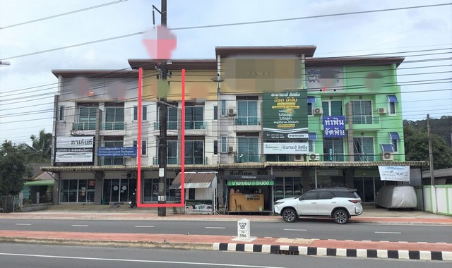 รายละเอียดเพิ่มเติมCode ID :    PKK04-06243ราคาขาย       4,800,000 บาท- ขนาดพื้นที่ :   30.90 ตร.ว - พื้นที่ใช้สอย :    176 ตร.ม- จำนวนห้อง :    2 ห้องนอน 3 ห้องน้ำ - ที่จอดรถ :    1 คัน- อาคารพาณิชย์  :    3 ชั้น- อาคารพาณิชย์หันทางทิศ : -- อายุอาคาร :      11 ปีพิกัดทรัพย์   :    https://maps.app.goo.gl/WhZdatAAAs23gsyJAสถานที่ใกล้เคียง- ใกล้ตลาดคลองถมระนอง- ใกล้บิ๊กซี ซูเปอร์เซ็นเตอร์ ระนอง- ใกล้โรงพยาบาลระนอง - ใกล้ตลาดสดเทศบาลเมืองระนองสอบถามเพิ่�