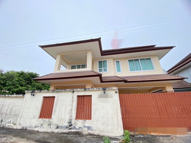 รายละเอียดเพิ่มเติมCode ID : PKK02-15487ราคาขาย       5,850,000 บาท- ขนาดพื้นที่ :   98.30 ตร.ว - พื้นที่ใช้สอย :   289.70 ตร.ม- จำนวนห้อง :   3 ห้องนอน 4 ห้องน้ำ - ที่จอดรถ :   1-2 คัน- บ้านเดี่ยว  :     2 ชั้น- บ้านเดี่ยวหันทางทิศ : -- อายุอาคาร :    12 ปี พิกัดทรัพย์    :    https://maps.app.goo.gl/QPJwucUgFbpHMuex6สถานที่ใกล้เคียง- ใกล้โลตัส โกเฟรช ศรีวิชัย ซอย 21 สุราษฎร์ธานี- ใกล้โรงพยาบาลสุราษฏร์ธานี - ใกล้ตลาดน้ำประชารัฐ บางใบไม้- ใกล้โรบินสัน สุรา