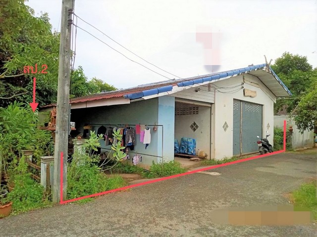 รายละเอียดเพิ่มเติมCode ID : PKK02-14332ราคาขาย       2,078,000 บาท- ขนาดพื้นที่ :  85 ตร.ว - พื้นที่ใช้สอย :   79.60 ตร.ม- จำนวนห้อง :   3 ห้องนอน 1 ห้องน้ำ - ที่จอดรถ :   1-2 คัน- บ้านเดี่ยว :     1 ชั้น- บ้านเดี่ยวหันทางทิศ : -- อายุอาคาร :    15 ปี พิกัดทรัพย์    :    https://maps.app.goo.gl/qwLqkKexjSwd4vWK6สถานที่ใกล้เคียง- ใกล้โลตัส โกเฟรช ศรีวิชัย ซอย 21 สุราษฎร์ธานี - ใกล้เทสโก้ โลตัส เอ็กซ์เพรส ตลาดสำเภาทอง- ใกล้โรงพยาบาลสุราษฏร์ธานี- ใกล้วิท�