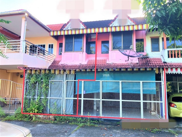 รายละเอียดเพิ่มเติมCode ID :    PKK04-06087ราคาขาย        9,200,000 บาท- ขนาดพื้นที่ :   58.60 ตร.ว- พื้นที่ใช้สอย :     240 ตร.ม- จำนวนห้อง :    4 ห้องนอน 4 ห้องน้ำ (2 คูหา)- ที่จอดรถ :    1 คัน- อาคารพาณิชย์ :    2 ชั้น- อาคารพาณิชย์หันทางทิศ : -- อายุอาคาร :      27 ปีพิกัดทรัพย์   :   https://maps.app.goo.gl/q11PBY2CsANSY3Aa8สถานที่ใกล้เคียง- ใกล้โลตัส กะทู้- ใกล้เซ็นทรัล ภูเก็ต เฟสติวัล- ใกล้บิ๊กซี ซูเปอร์เซ็นเตอร์ ภูเก็ต- ใกล้ตลาดนัด ชิลล์วาสอบถามเพ�