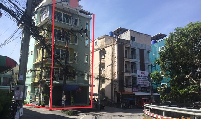 รายละเอียดเพิ่มเติมCode ID :    PKK04-05998ราคาขาย        27,600,000 บาท- ขนาดพื้นที่ :   44 ตร.ว- พื้นที่ใช้สอย :     652.50 ตร.ม- จำนวนห้อง :    17 ห้องนอน 19 ห้องน้ำ (2 คูหา) - ที่จอดรถ :    1 คัน- อาคารพาณิชย์ :    5 ชั้น- อาคารพาณิชย์หันทางทิศ : -- อายุอาคาร :      16 ปีพิกัดทรัพย์   :   https://maps.app.goo.gl/rz44gXAH3SGYYuKB6สถานที่ใกล้เคียง- ใกล้โรงพยาบาลป่าตอง- ใกล้โลตัส โกเฟรช ถนนนาไน ภูเก็ต - ใกล้ท็อปส์ เดลี่ มินิซูเปอร์มาร์เก็ต สาขาซอยนาใน - ใกล้�