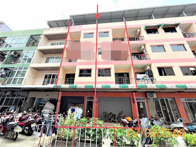 รายละเอียดเพิ่มเติมCode ID :    PKK04-05925ราคาขาย         19,400,000 บาท- ขนาดพื้นที่ :   57 ตร.ว- พื้นที่ใช้สอย :     1,008 ตร.ม- จำนวนห้อง :    27 ห้องนอน 29 ห้องน้ำ (2 คูหา) - ที่จอดรถ :    1 คัน- อาคารพาณิชย์ :    4 ชั้น- อาคารพาณิชย์หันทางทิศ : -- อายุอาคาร :      15 ปีพิกัดทรัพย์   :   https://maps.app.goo.gl/M18KuLmTJb1Yp74c8สถานที่ใกล้เคียง- ใกล้โรงพยาบาลป่าตอง - ใกล้มินิ​บิ๊กซี​ ซอยคลองบางวัด- ใกล้เซ็นทรัล ป่าตอง- ใกล้บิ๊กซี เอ็กซ์ตร้า ภูเก็ต 2 สาขา�