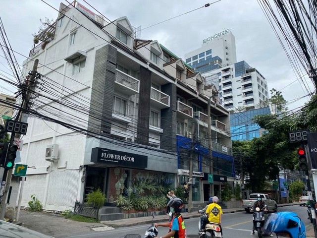 เช่าอาคารพาณิชย์หลังหัวมุม 2 คูหา ซ.สุขุมวิท 39 แขวง คลองตันเหนือ เขต วัฒนา  กรุงเทพ