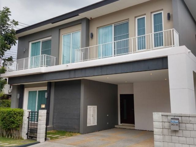 เช่าบ้านเดี่ยว The City Bangna ถ.สรรพาวุธ แขวงบางนา เขตบางนา กรุงเทพรหัส TTR 1572รายละเอียดประเภท : 4 ห้องนอน 4 ห้องน้ำสถานที่ : หมู่บ้านเดอะ ซิตี้ สุขุมวิท-บางนา ทำเลดีมากพื้นที่ใช้สอย : 275 ตรม.เนื้อที่ : 70 ตารางวาการตกเเต่ง : ตกแต่งสวย เฟอร์นิเจอร์ Builtinผ้าม่าน ครบ พร้อมเข้าอยู่ติดแอร์ทั้งหลัง 7 เครื่อง ที่จอดรถ 2 คันติดถนนสรรพาวุธซึ่งเชื่อมต่อกับถนนสายหลักอาทิ ถ.สุขุมวิท ถ.บางนา-ต