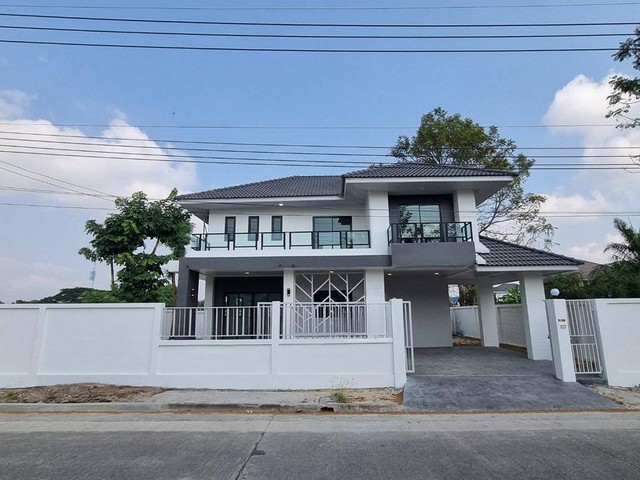 โครงการกฤษดานคร 20 ปิ่นเกล้า-บรมราชชนนี   ถ.บรมราชชนนี แขวงศาลาธรรมสพน์ เขตทวีวัฒนา จังหวัดกรุงเทพมหานคร 10170เนื้อที่ 86 ตารางวา 4 ห้องนอน 3 ห้องน้ำ 2 จอดรถ บ้านติดถนนเมน เข้าออกสะดวกราคาเพียง 8.49 ล้านบาทเท่านั้น**จุดเด่นโครงการ–สภาพแวดล้อม**- โครงการได้รับอนุญาตจัดสรรถูกต้อง, โครงการจำนวนรวม 1,600 หลัง- โครงการตั้งอยู่บนถนนสายหลัก ได้แก่ ถนนบรมราชชนนี- ผู้พัฒนาโครงการ