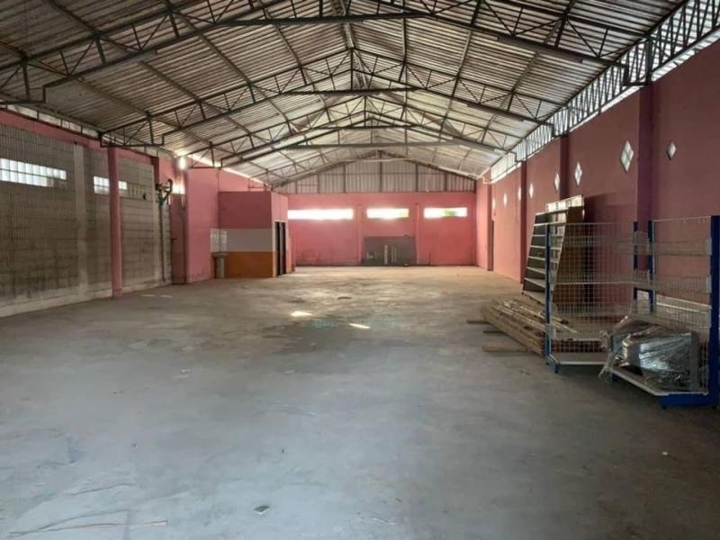 BST563 โกดัง  บางแวก-พุทธมณฑลสาย2พิกัด : ซ.บางแวก104 เข้าซอยเพียง350เมตรcontact : คุณบัว Bua Agent 0936464597, 0826914598Line : Bua093ราคา 40,000 บาทสัญญา 1-3 ปีแรกเข้า ประกัน2เดือน+ล่วงหน้า1เดือนBST562 ขนาด 100 ตารางวาพื้นที่ 350 ตารางเมตร- โถงกว้าง หลังคาสูงโปร่ง- หน้ากว้าง 10.5เมตร- ลึก 28 เมตร - จอดรถด้านหน้าได้ 2 คัน- ประตูม้วน- เข้า-ออกสะดวก- ไฟ 2 เฟส- ห้องน้ำในตัว 2 ห้องทางหนีไฟที่ตั้ง ซอย บางแวก 104 แขวงคลองขวาง เขตภาษีเจริญ ก