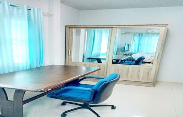 ติดถนนพุทธสาคร ให้เช่าบ้านเดี่ยว 2 ชั้น เดินทางสะดวก 56ตรว. 220ตรม. 2นอน 2น้ำ 3จอดรถ 2แอร์ ตลาดกระทุ่มแบน