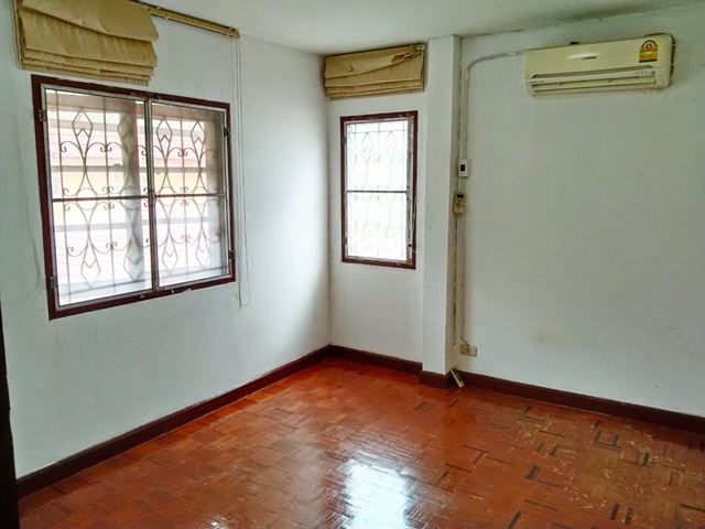 ถูกที่สุดใน3โลก ให้เช่าบ้านเดี่ยวใหญ่มาก 65 ตรว. MRTสุวินทวงศ์ ต้นๆ  บิ๊กซี ร่มเกล้าต้นๆ  250ตรม. 3นอน 2น้ำ แอร์3ตัว