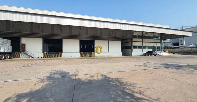 โรงงานให้เช่าขนาด 3600 ตรม. ใกล้นิคมปิ่นทอง 1รหัสทรัพย์ : FR113(กรุณาใช้รหัสนี้ในการสอบถาม FR113)พื้นรับน้ำหนัก 3 ตัน/ตรม.พื้นที่สีม่วงลาย ขอรง.4 ได้ไฟฟ้า 3 เฟส หม้อแปลง 250 KVAระบบน้ำประปารถเทรลเลอร์เข้าออกได้ห่างท่าเรือแหลมฉบัง 17 กม.พิกัด : ใกล้นิคมปิ่นทอง 1 ต.หนองขาม อ.ศรีราชา จ.ชลบุรีราคาเช่า 140 บาท/ตรม./เดือนสัญญา 3 ปีค่าแรกเข้า ค่าเช่าล่วงหน้า 1 เดือน ประกัน 3 เดือนTel : 062-6284052 (Khun Jay)Line ID 