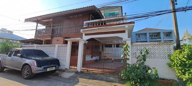 EPL-HR3000 ให้เช่าบ้านเดี่ยว2ชั้นหลังมุม ย่านลาดพร้าว35 รัชดา32 บ้านไม้2ชั้น เนื้อที่ 72 ตรว. 2 ห้องนอนใหญ่ 2ห้องน้ำ ลัดไปลาดพร้าววังหินได้