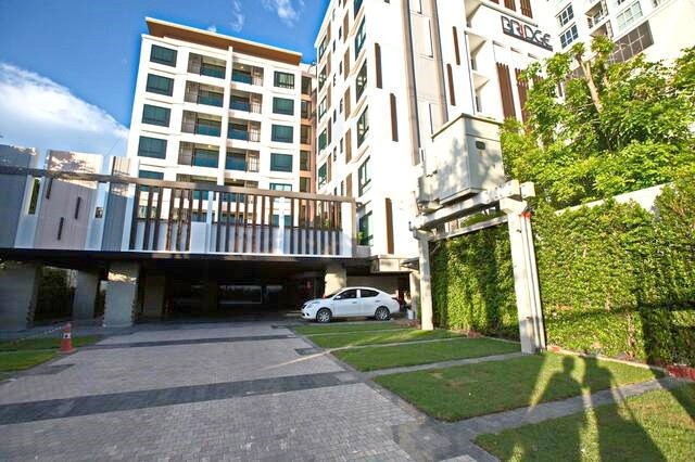 **ให้เช่าด่วน** คอนโด Bridge Sathorn Narathiwas (บริดจ์ สาทร นราธิวาส)รายละเอียด- ขนาด 33.31 ตรม. ชั้น 5, วิวสระ- แบบ 1 นอน, 1 น้ำ- เช่า 13,000 บาท/เดือน- ห้องสภาพดี พร้อมอยู่ส่วนกลาง: สระว่ายน้ำระบบเกลือ, Roof Garden, CCTVสถานที่ใกล้เคียง:- BRT ถนนจันทน์, รถไฟฟ้า BTS ช่องนนทรี, ทางด่วน- เซ็นทรัล พระราม 3, Tesco Lotus- โรงเรียนเซนต์โยเซฟ คอนแวนต์, กรุงเทพคริสเตียน, อัสสัมชัญบางรัก- โรงพยาบาลเซ็นหลุยส์, BNH***************************โทร เอื้อ 092-32