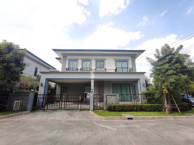 ขายบ้านเดี่ยว 2 ชั้น หมู่บ้านแกรนดิโอบางแค บ้านคุณภาพ คุ้มค่าพร้อมอยู่รายละเอียด- ขนาดที่ดิน 55.8 ตรว.- แบบ 4 นอน 4 น้ำ จอดรถ 2 คันในบ้าน (นอกบ้านได้อีก 2 คัน)- ขายราคา 9.8 MB- หน้าบ้านหันทิศใต้ ลมดีตลอดปี- เฟอร์นิเจอร์: เตียง, ตู้เสื้อผ้า, ครัว, แอร์, โซฟาส่วนกลาง: สโมสร, สระว่ายน้ำระบบเกลือ, ฟิตเนส, สวน, CCTVสถานที่ใกล้เคียง- MRT หลักสอง- The Mall บางแค, Makro, Lotus*******************************โทร เอื้อ 092-328-7914Line ID: aeroaur******