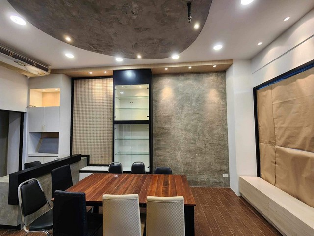 พื้นที่ให้เช่า 29 ตารางเมตร อยู่ในห้าง ถนนจันทน์ แขวง ทุ่งวัดดอน เขต สาทร กรุงเทพมหานคร