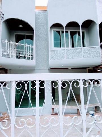  ให้เช่าทาวน์โฮม 2 ชั้น ซอยพัฒนาการ 23 ใกล้ทางด่วน เหมาะพักอาศัย หรือทำโฮมออฟฟิศ