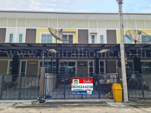 รหัสทรัพย์ 4740หมู่บ้านฉัตรหลวง 10 สามโคก ปทุมธานีที่ตั้ง : ถนน ปทุม - สามโคก ตำบลสามโคก อำเภอสามโคก จังหวัดปทุมธานี 12160รายละเอียดทรัพย์ทาวน์เฮ้าส์ หมู่บ้านติดถนนใหญ่ เดินทางสะดวกสบาย บรรยากาศร่มรื่นเนื้อที่ 22.5 ตารางวา พื้นที่ใช้สอย 100 ตารางเมตร2 ชั้น 3 ห้องนอน 2 ห้องน้ำ 1 ห้องรับแขก 1 ห้องครัวใหญ่สิ่งอำนวยความสะดวกสวนสาธารณะขนาดกลางสนามเด็กเล่นเจ้าหน้าที่รักษาคว