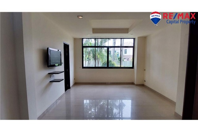 ขาย - บ้านพื้นที่ขนาด 1 ไร่ ใกล้ถนนสุขุมวิท