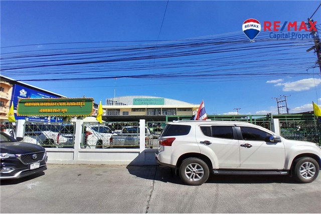 ทาวน์เฮ้าส์ 2 ชั้น บ้านหลังนี้เป็นทาวน์เฮาส์ขนาด 152 ตร.ม. มี 2 ห้องนอน 3 ห้องน้ำสำหรับขาย 2.9 ล้าน.ตั้งอยู่ที่สำนักงานที่ดินใกล้พัทยาคุณสมบัติที่สำคัญ:✅ 2 ห้องนอน + 3 ห้องน้ำ,✅ 152 ตร.ม.✅ ทำเลดีมาก ใกล้สำนักงานที่ดิน .✅กรรมสิทธิ์ของคนไทยค่าโอน 50/50                                                     