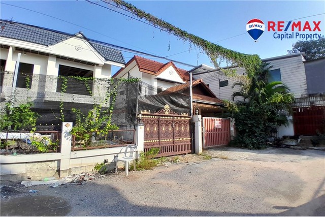 ขาย - ทาวน์เฮาส์ 2 ห้องนอน ใกล้สำนักงานที่ดิน