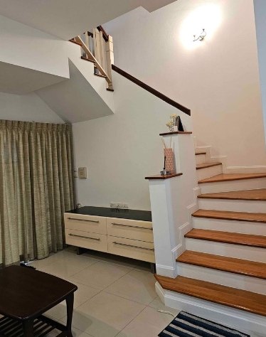 ให้เช่าทาวน์โฮม 3 ชั้น เดอะเมโทร พระรามเก้า มี 3 ห้องนอน 4 ห้องน้ำ ใกล้แอร์พอร์ทลิ้งค์หัวหมาก