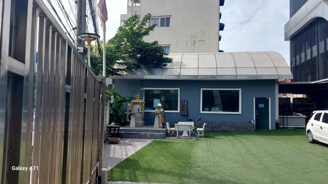 ให้เช่าอาคารสำนักงาน 6 ชั้น 255 ตรว. ติดถนนเลียบคลองภาษีเจริญฝั่งเหนือ ตกแต่งสวยงาม พร้อมอุปกรณ์สำนักงาน