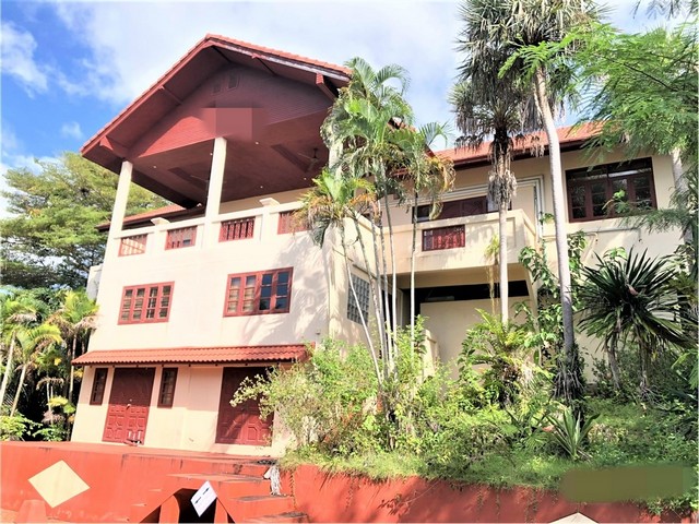 รายละเอียดเพิ่มเติมCode ID :   PKK02-14816ราคาขาย           28,382,000 บาท- ขนาดพื้นที่ :    366  ตร.ว (3 งาน / 66 ตร.ว) - พื้นที่ใช้สอย :     566 ตร.ม- จำนวนห้อง :  6 ห้องนอน 9 ห้องน้ำ- ที่จอดรถ :     1-2 คัน- บ้านเดี่ยว :    3 ชั้น- บ้านเดี่ยวหันทางทิศ : -- อายุอาคาร :   11 ปีพิกัดทรัพย์ :       https://maps.app.goo.gl/kefuDM7k7Wf6DSrn7สถานที่ใกล้เคียง- ใกล้โลตัส โกเฟรช หัวถนน สมุย - ใกล้ท็อปส์ เดลี่ สาขา หัวถนนสมุย- ใกล้โลตัส โกเฟรช สาขาตลาดศรีฟ้า สมุย- ใกล้โรงพ�