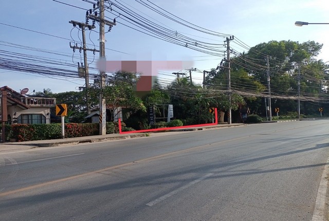 รายละเอียดเพิ่มเติมCode ID : PKK02-14327ราคาขาย         32,618,000 บาท- ขนาดพื้นที่ :    751 ตร.ว (1 ไร่ / 3 งาน / 51 ตร.ว)- พื้นที่ใช้สอย :      148.50 ตร.ม- จำนวนห้อง :    10 ห้องนอน 7 ห้องน้ำ- ที่จอดรถ :   1-2 คัน- บ้านเดี่ยว :        2 ชั้น- บ้านเดี่ยวหันทางทิศ : -- อายุอาคาร :   17 ปีพิกัดทรัพย์  :     https://maps.app.goo.gl/zLyYPKjLuCEahnbt7สถานที่ใกล้เคียง- ใกล้โลตัส เอ็กเพรส ตลาดดาว - ใกล้บิ๊กซี เกาะสมุย  - ใกล้เทสโก้โลตัส บ้านแม่น้ำ เกาะสมุย สุราษฎร์ธานี  - ใก�