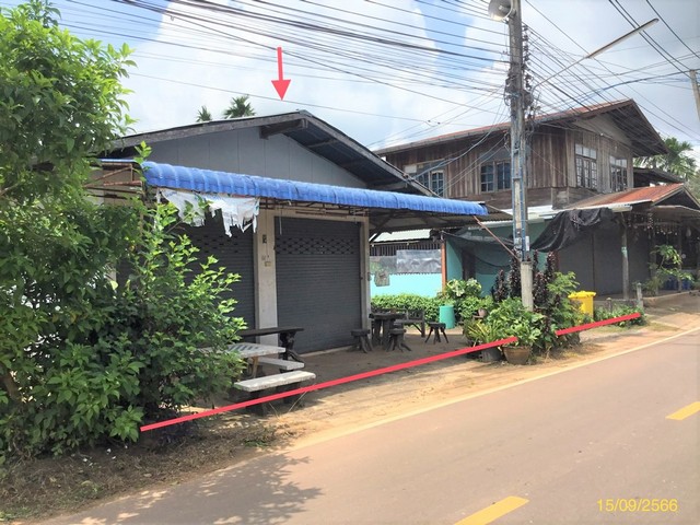  รายละเอียดเพิ่มเติม Code ID : PKK02-15750  ราคาขาย 1,740,000  บาท- ขนาดพื้นที่ :  208.00 ตร.ว. - พื้นที่ใช้สอย :  76.50 ตร.ม. - จำนวนห้อง :  1 ห้องนอน 1 ห้องน้ำ  - ที่จอดรถ :   1    คัน- บ้านหันทางทิศ : - พิกัดทรัพย์ : https://maps.app.goo.gl/GA1Mdd5sKjPVKZv28    สถานที่ใกล้เคียง- ใกล้โรงพยาบาลส่งเสริมสุขภาพตำบลบ้านศรีไค- ใกล้ร้านแพรวามินิมาร์ท - ใกล้ร้านฺเฟรมมาร์ท- ใกล้โรงพยาบาลมหาวิทยาลัยอุบลราชธานี สอบถามเพิ่มเติม/นัดชมโทร. 097-419-5982(พลอย)