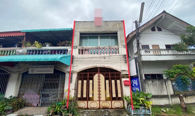 รายละเอียดเพิ่มเติมCode ID : PKK02-14311ราคาขาย       2,200,000 บาท- ขนาดพื้นที่ :    19.50 ตร.ว- พื้นที่ใช้สอย :     108 ตร.ม- จำนวนห้อง :   2 ห้องนอน 2 ห้องน้ำ- ที่จอดรถ :  1-2 คัน- บ้านเดี่ยว :     2 ชั้น- บ้านเดี่ยวหันทางทิศ : -- อายุอาคาร :    21 ปีพิกัดทรัพย์  :    https://maps.app.goo.gl/hya8sdfLn1BF42ew6สถานที่ใกล้เคียง- ใกล้โลตัส โกเฟรช รัถการ สงขลา- ใกล้โลตัส โกเฟรช รัตนอุทิศ สงขลา- ใกล้โลตัส โกเฟรช ถนนราษฎร์อุทิศ สงขลา- ใกล้โรงพยาบาลหาดใหญ�