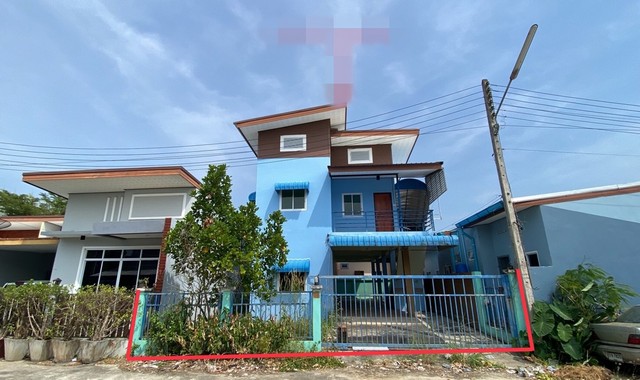 รายละเอียดเพิ่มเติมCode ID : PKK02-14003ราคาขาย       2,789,000 บาท- ขนาดพื้นที่ :    50 ตร.ว - พื้นที่ใช้สอย :     170.83 ตร.ม- จำนวนห้อง :   3 ห้องนอน 2 ห้องน้ำ- ที่จอดรถ :  1-2 คัน- บ้านเดี่ยว :     2 ชั้น- บ้านเดี่ยวหันทางทิศ : -- อายุอาคาร :    7 ปีพิกัดทรัพย์  :    https://maps.app.goo.gl/jp4qwtFQiQhJNYws7สถานที่ใกล้เคียง- ใกล้โลตัส โกเฟรช หาดใหญ่ วิลเลจ- ใกล้มินิบิ้กชี ถนนคลองเตยพัฒนา- ใกล้โลตัส โกเฟรช คลองแห สงขลา- ใกล้โรงพยาบาลส่งเสริมสุขภา�