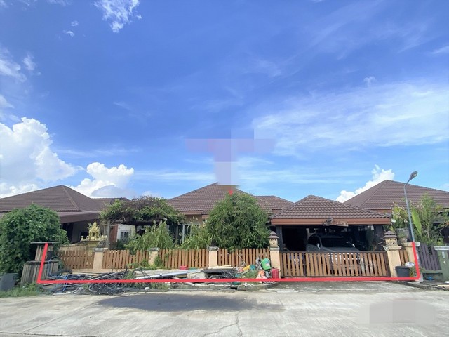 รายละเอียดเพิ่มเติมCode ID : PKK02-13099ราคาขาย       3,000,000 บาท- ขนาดพื้นที่ :    75 ตร.ว - พื้นที่ใช้สอย :     183 ตร.ม- จำนวนห้อง :   3 ห้องนอน 2 ห้องน้ำ- ที่จอดรถ :  1-2 คัน- บ้านเดี่ยว :     1 ชั้น- บ้านเดี่ยวหันทางทิศ : -- อายุอาคาร :    12 ปีพิกัดทรัพย์  :     https://maps.app.goo.gl/MXSmGiqX6bPU9sPx8สถานที่ใกล้เคียง- ใกล้โลตัส โกลเฟรช สิงหนคร- ใกล้โลตัส โกเฟรช บ้านควนหิน สงขลา- ใกล้โรงพยาบาลสงขลา- ใกล้ไทวัสดุ สาขาสงขลาสอบถามเพิ่มเติม/นัด�